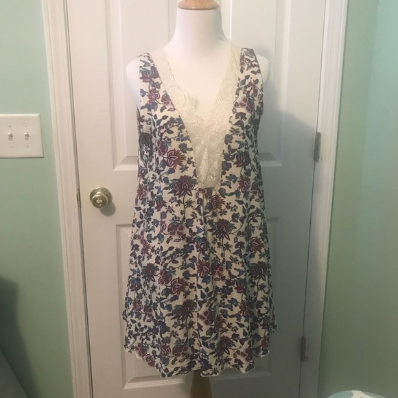 Floral and Lace Dress - Picture 1 of 4